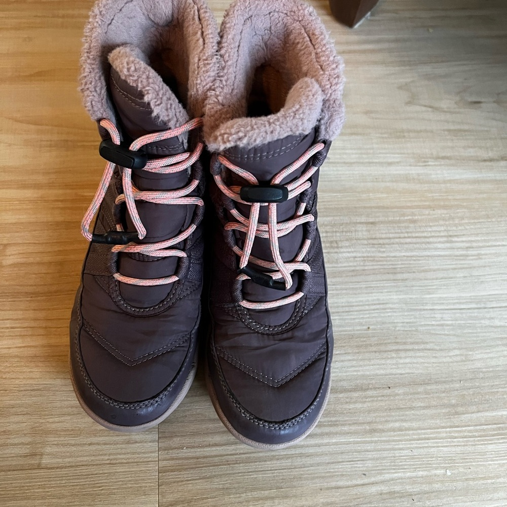 Sorel Whitney youth boots, size 3
